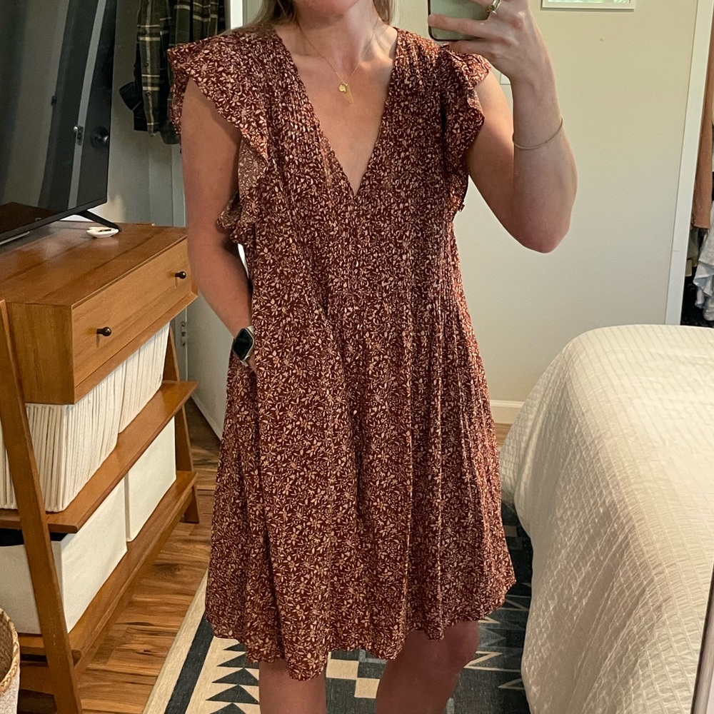 Madewell Loose, V-Neck Dress in burgundy tiny floral print